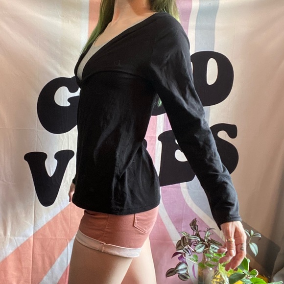 Low Cut V-Neck Shirt - Picture 5 of 6